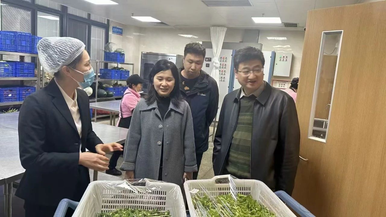 重庆儿童医院食物清静强化行动：副院长陈大鹏带队检查，，，，确保饮食清静